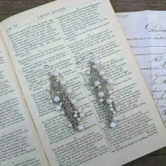 Vintage silver drop earrings with white beads - Picture 10 of 11